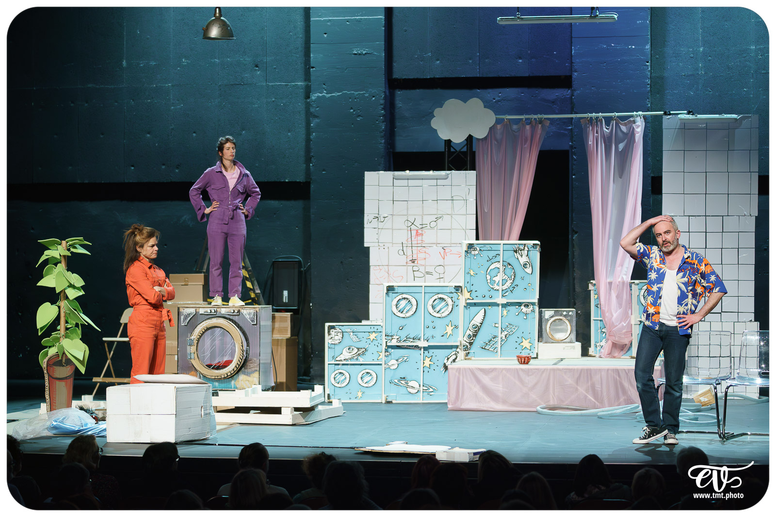 TMTPHOTO 2025.03.05 DERRIERE LE HUBLOT SE CACHE PARFOIS DU LINGE (LES FILLES DE SIMONE) 040